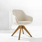 Poltrona girevole in tessuto beige con gambe in legno, singola