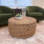 Pouf/Tavolino rotondo 1 posto in abaca intrecciata a mano, marrone e marrone chiaro