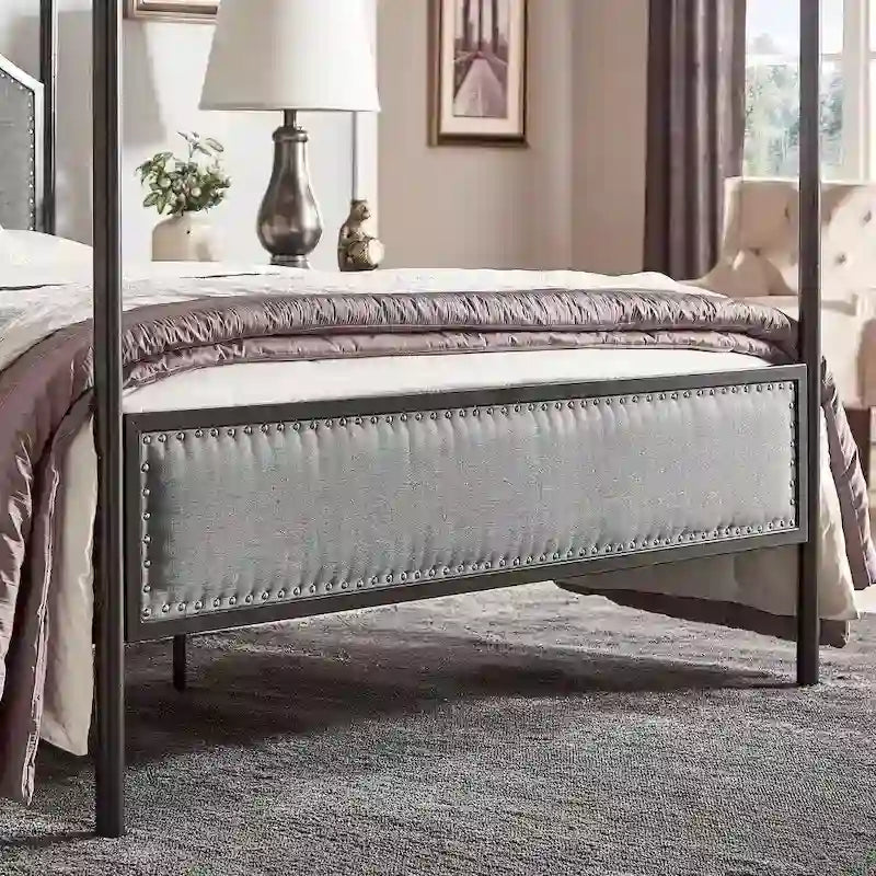 Letto Queen Size con Struttura in Metallo Grigio e Nero – Rivestito in Lino, con Borchie Argento