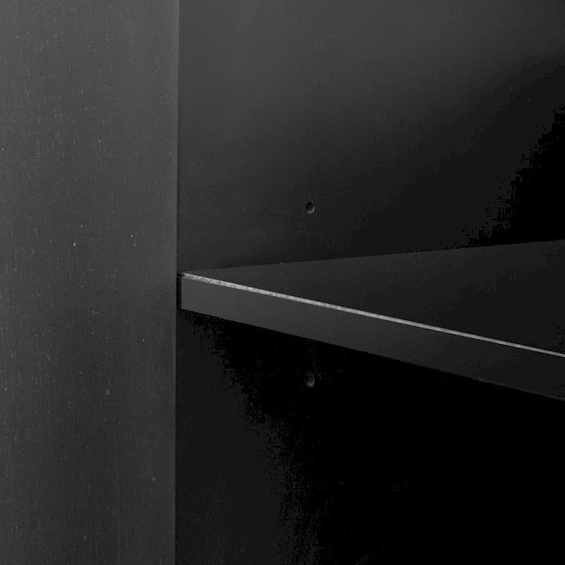 Credenza in legno con ripiani regolabili e maniglie dorate – Tortora / Blu Antico / Nero