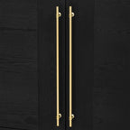 Credenza in legno con ripiani regolabili e maniglie dorate – Tortora / Blu Antico / Nero
