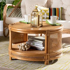 Tavolino da caffè rotondo in rattan color miele chiaro con ripiano aperto, 1 pezzo