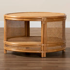 Tavolino da caffè rotondo in rattan color miele chiaro con ripiano aperto, 1 pezzo